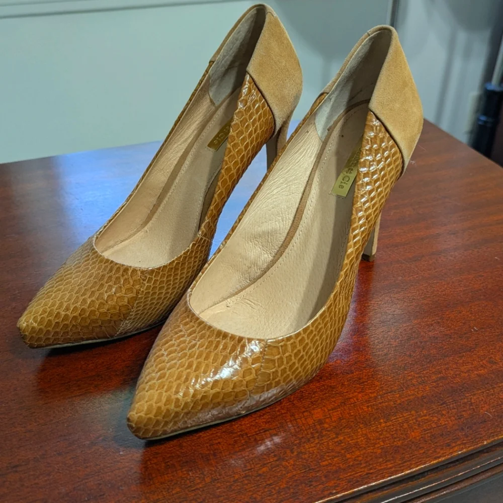 3/$30 Louise Et Cie Suede And Snakeskin Heals - Picture 1 of 7